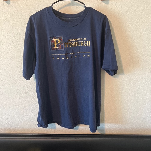 Men’s Large Vintage Embroidered University of Pittsburgh T - Picture 1 of 3